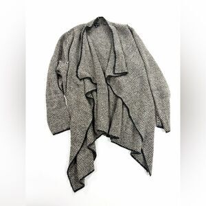 Torrid Black & White Herringbone Sweater – Size 5